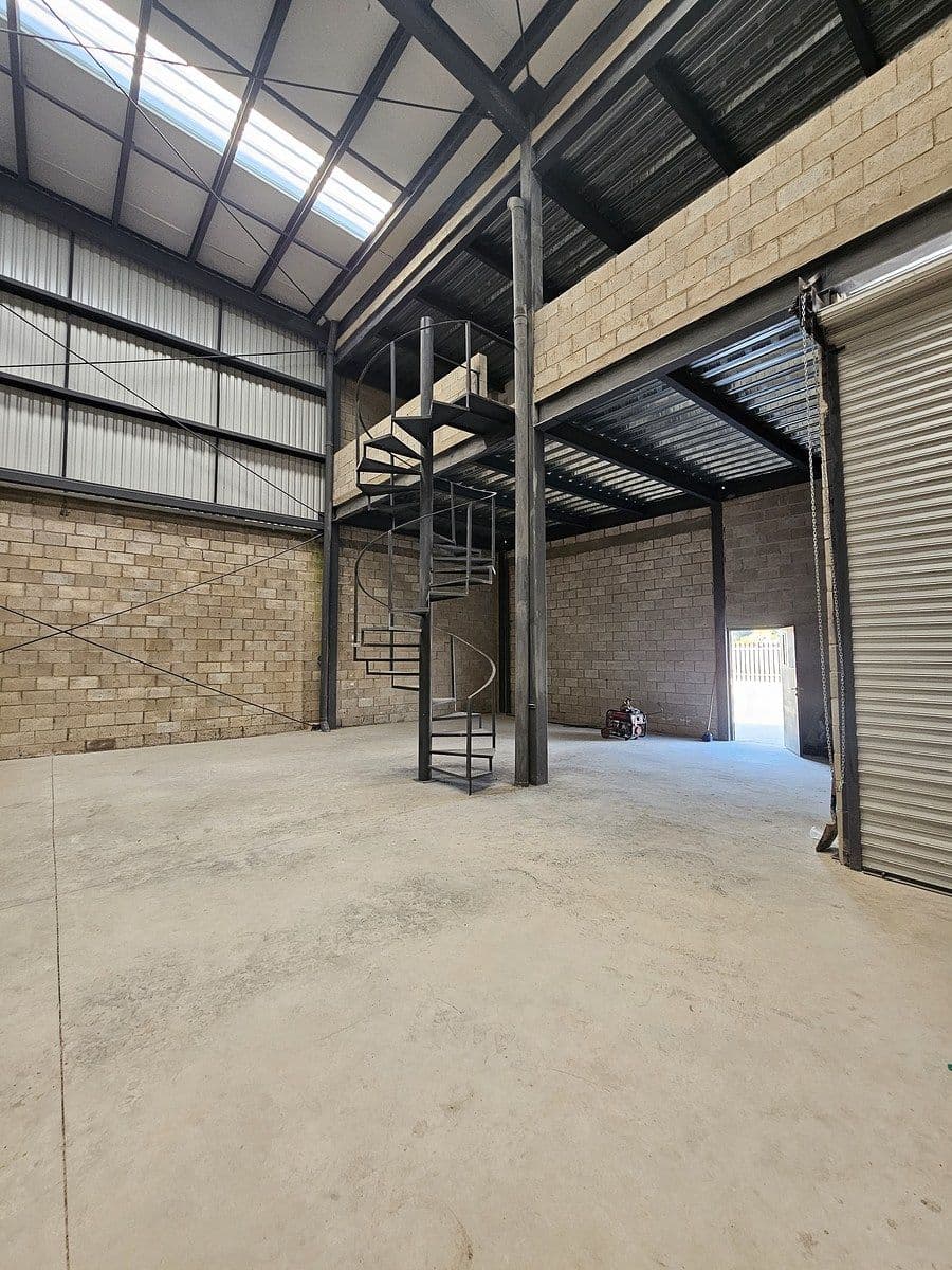 Estrena Bodega 280m2 Comercial en Renta - La Venta del Astillero, Zapopan