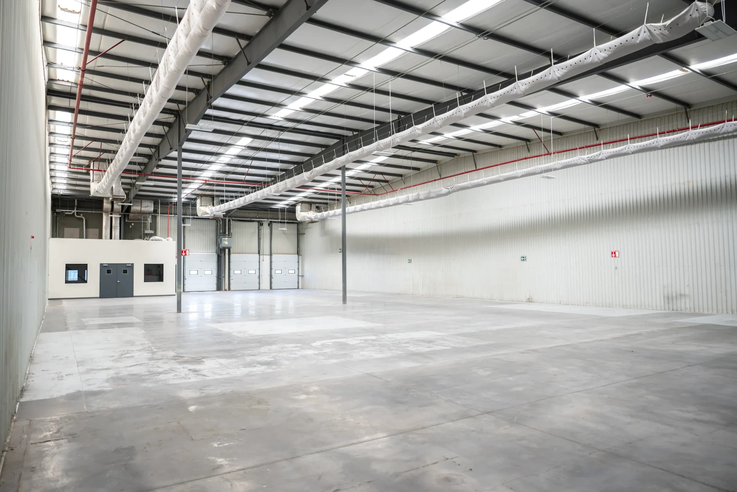 Nave Industrial de 1,971 m² / 21,216 sq.ft en Las Californias Park 4