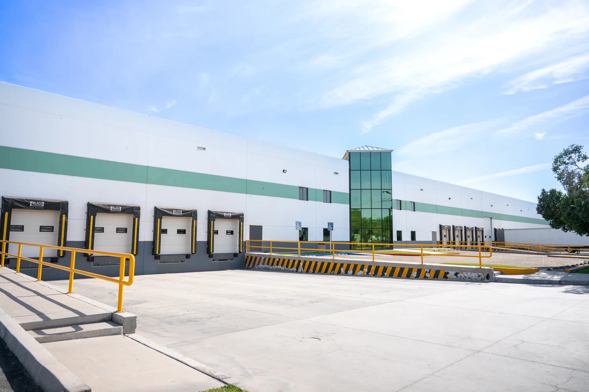 Nave Industrial de 4,560 m² / 49,083 sq.ft en Las Californias Park 3