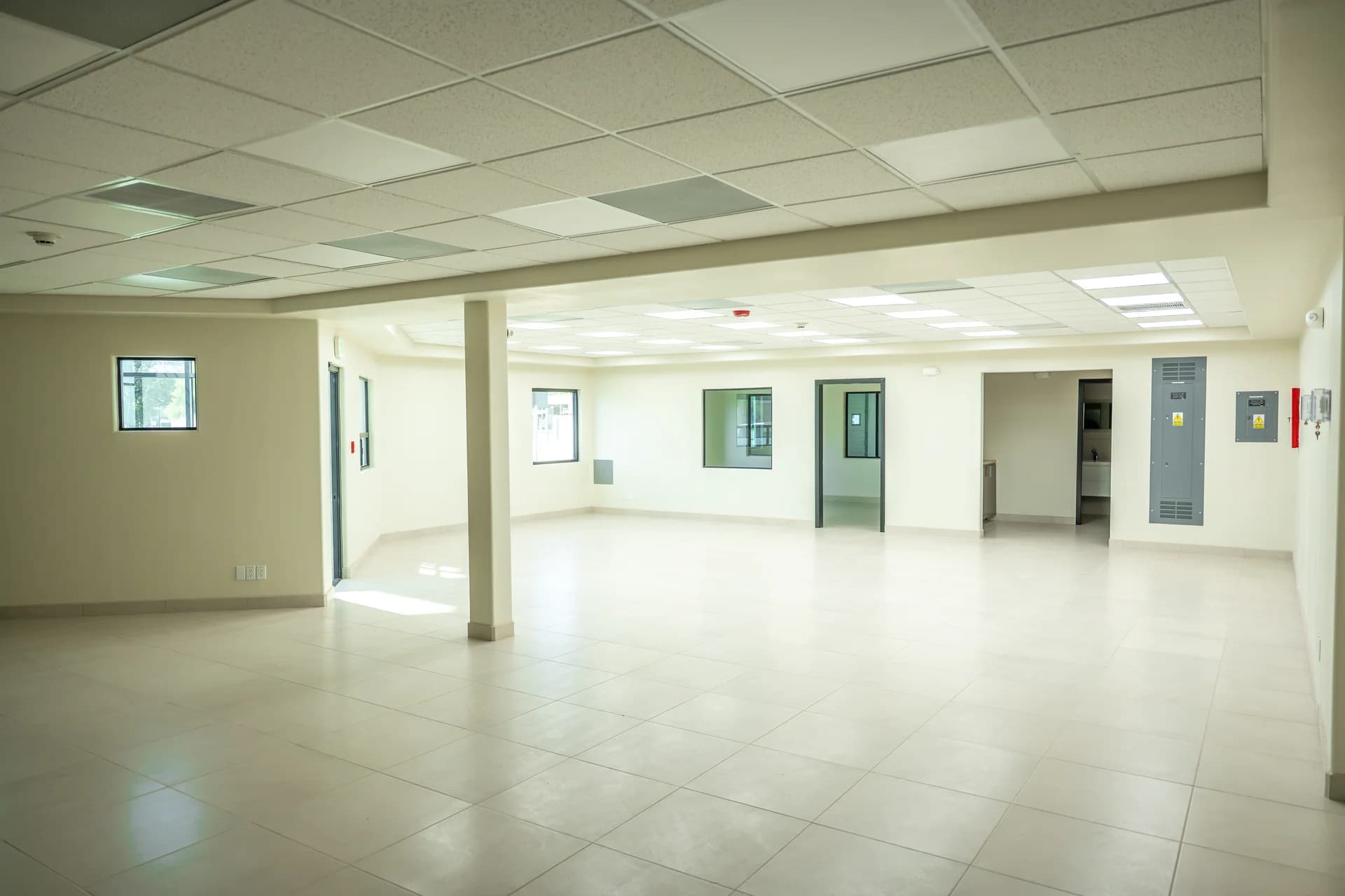 Nave Industrial de 4,560 m² / 49,083 sq.ft en Las Californias Park 5