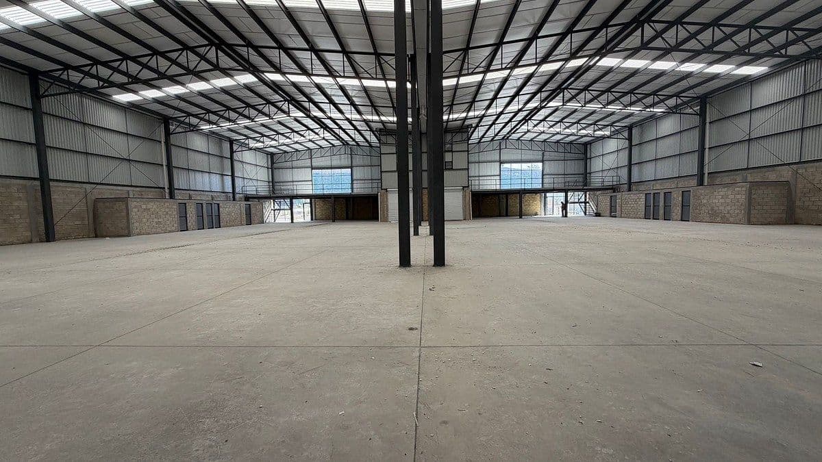 Bodega 1942m2 en Renta en Aldea Park, Zapopan