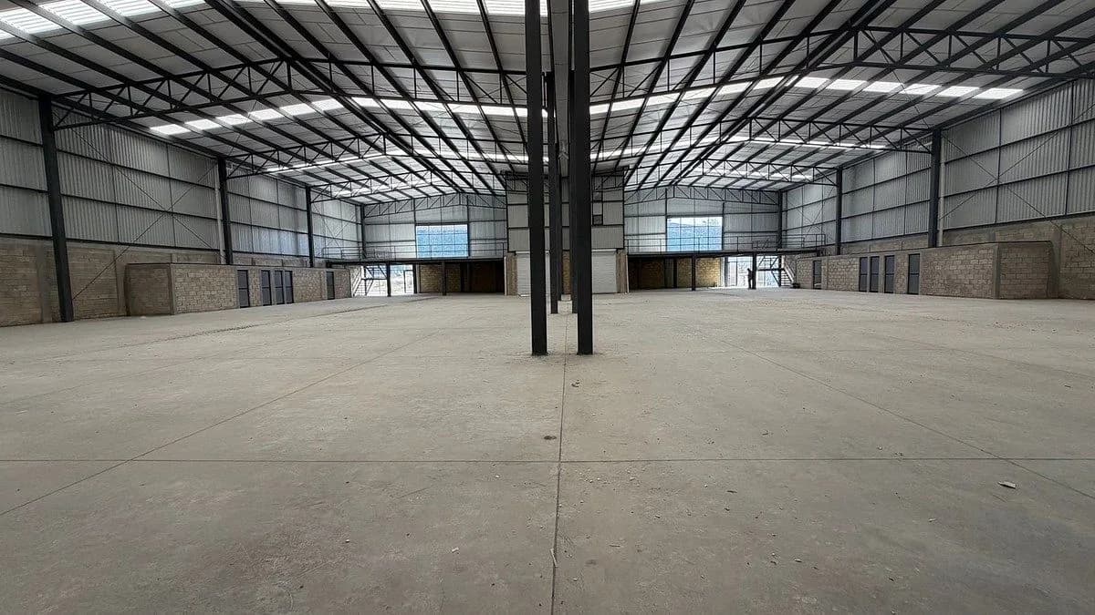 Bodega 1942m2 en Renta en Aldea Park, Zapopan