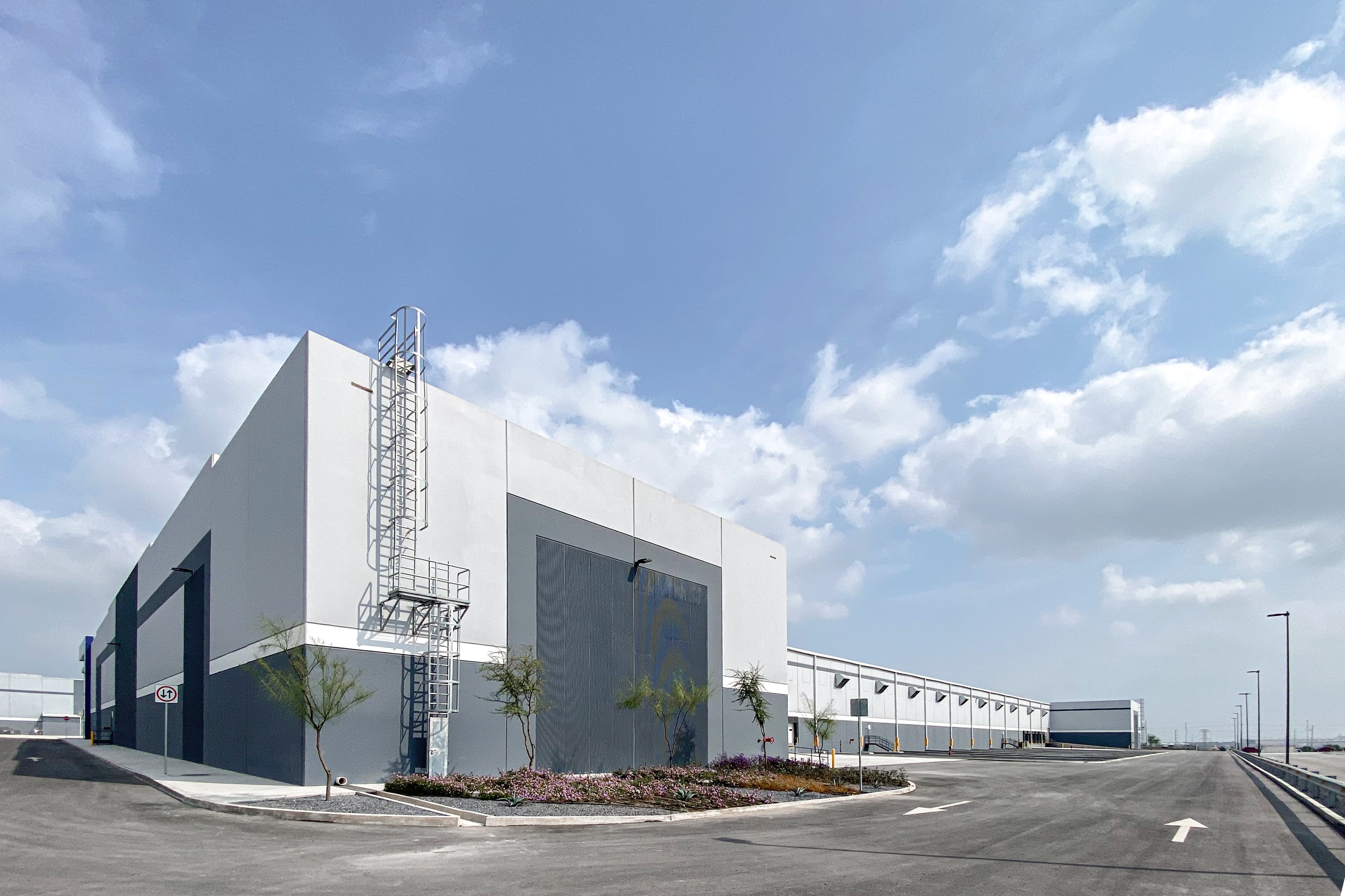 Bodega Industrial de 20,195 m² con 13 Andenes en Otros, Monterrey Vesta Park Apodaca