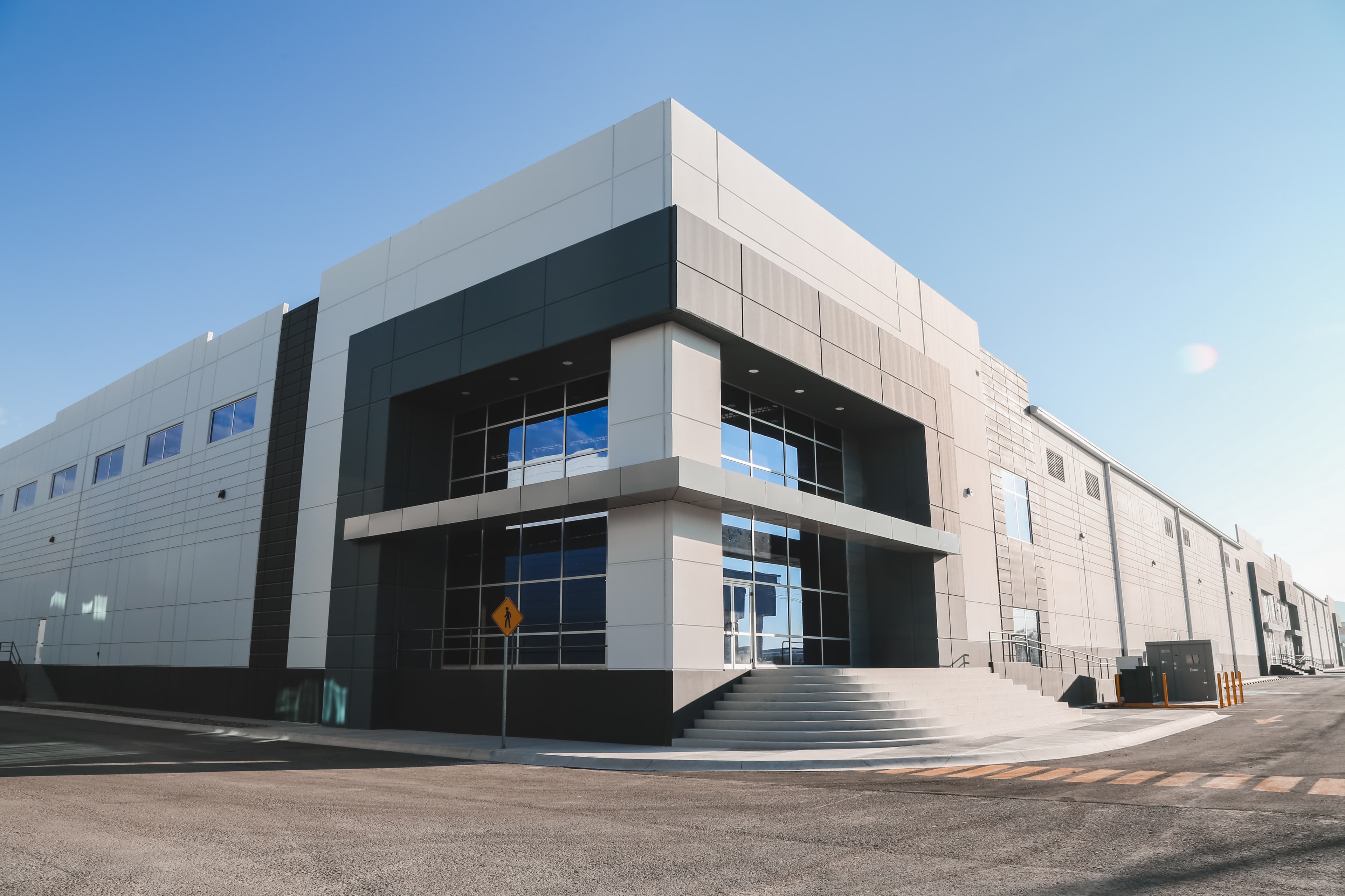 Bodega Industrial de 8,174 m² con 5 Andenes en Otros, Silao Vesta Park Guanajuato I