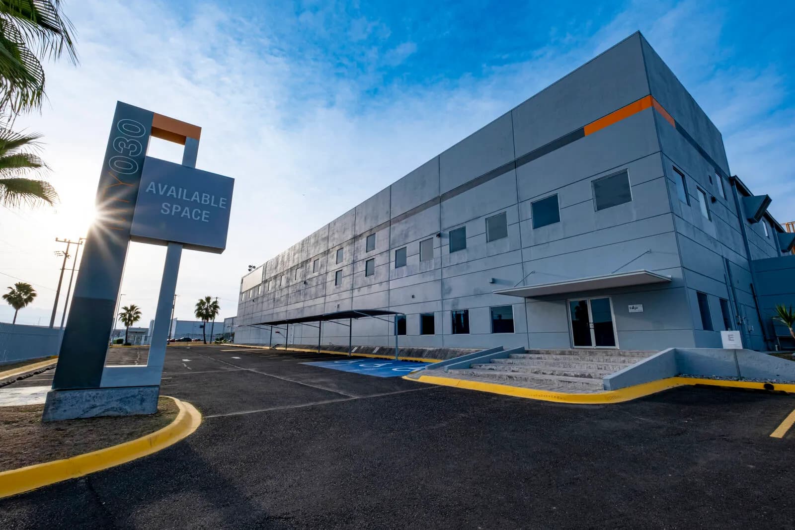 Nave Industrial de 10,900 m² / 117,327 sq.ft en Nexxus Guadalupe