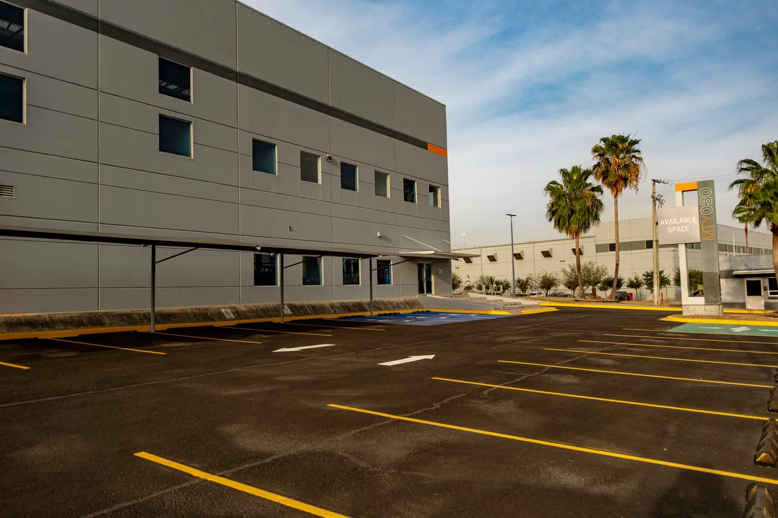 Nave Industrial de 10,900 m² / 117,327 sq.ft en Nexxus Guadalupe 1