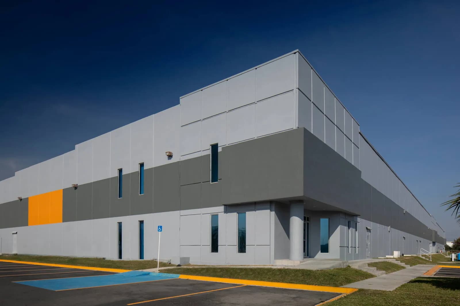Nave Industrial de 10,099 m² / 108,705 sq.ft en Apodaca, Nuevo León 1